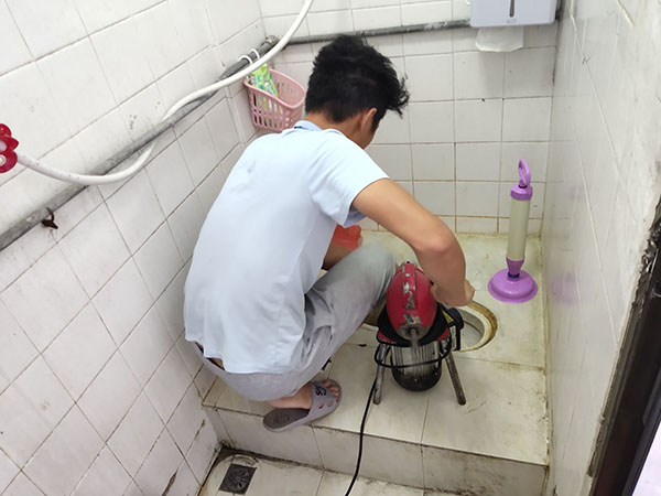 抚州管道堵塞冒臭气 专业师傅现场解决问题