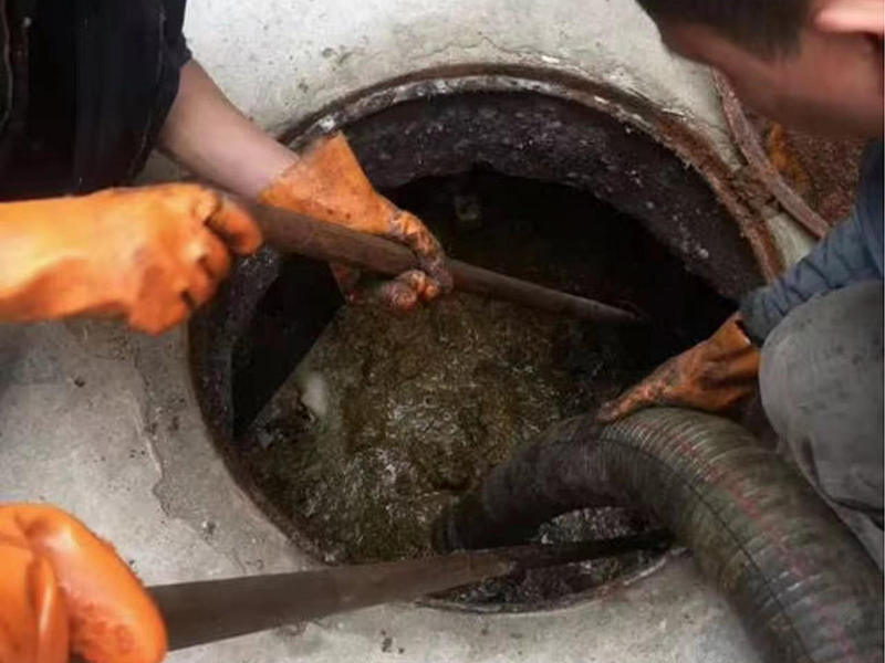 抚州清理化粪池时如何避免沼气的危害?